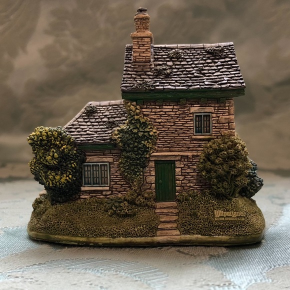 Lilliput Lane Nutkin Cottage Collector"s Club - Picture 2 of 6